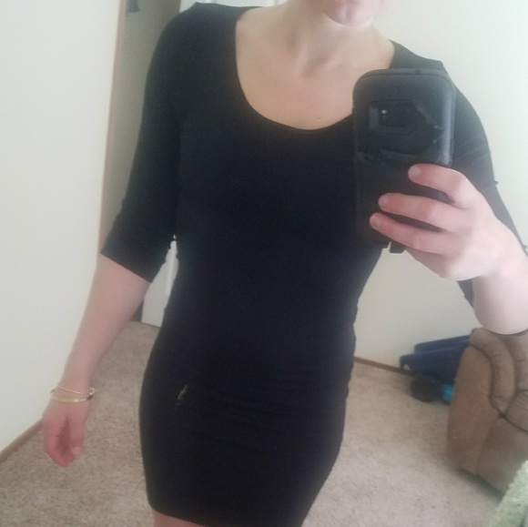 ๐ Seamless Black Dress - Picture 2 of 2